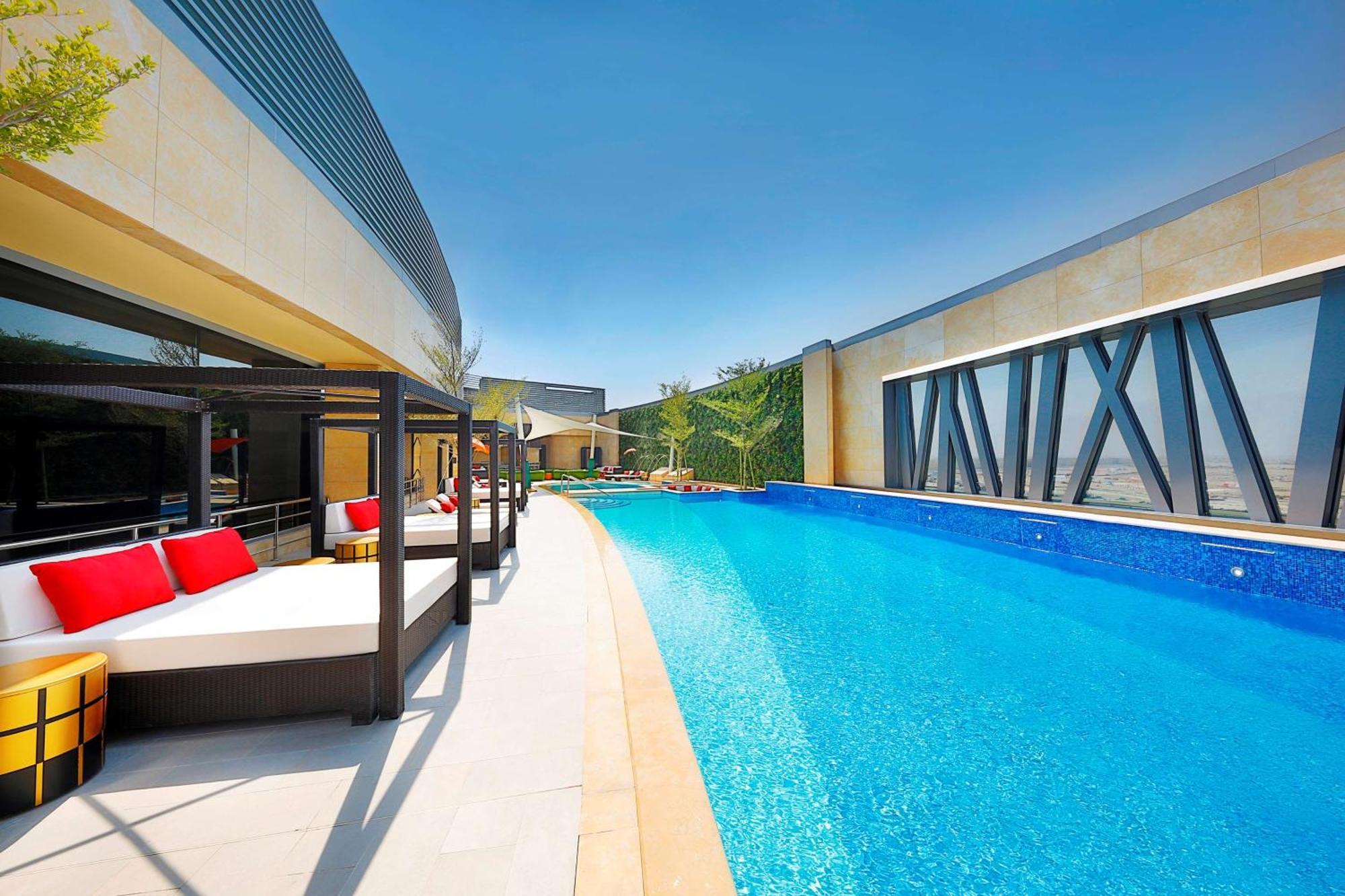Alrayyan Hotel Doha, Curio Collection By Hilton Exterior photo The swimming pool at the 101 Sky Lounge