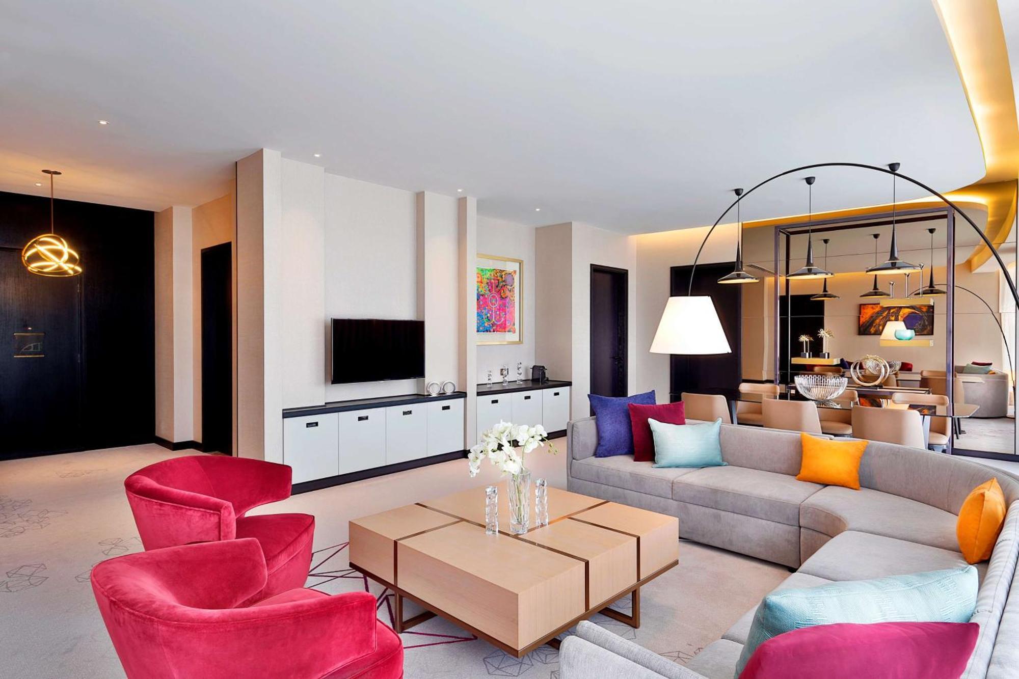 Alrayyan Hotel Doha, Curio Collection By Hilton Exterior photo A suite at the W London