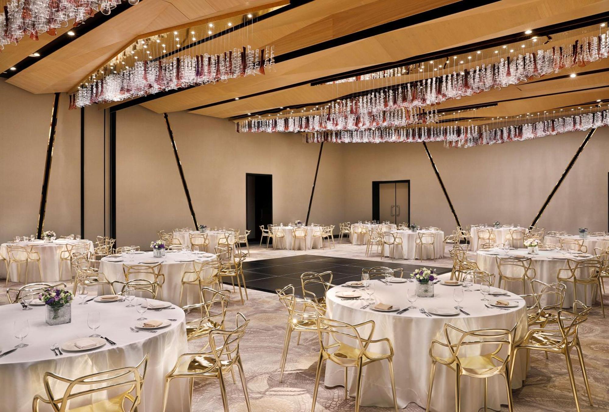 Alrayyan Hotel Doha, Curio Collection By Hilton Exterior photo The ballroom