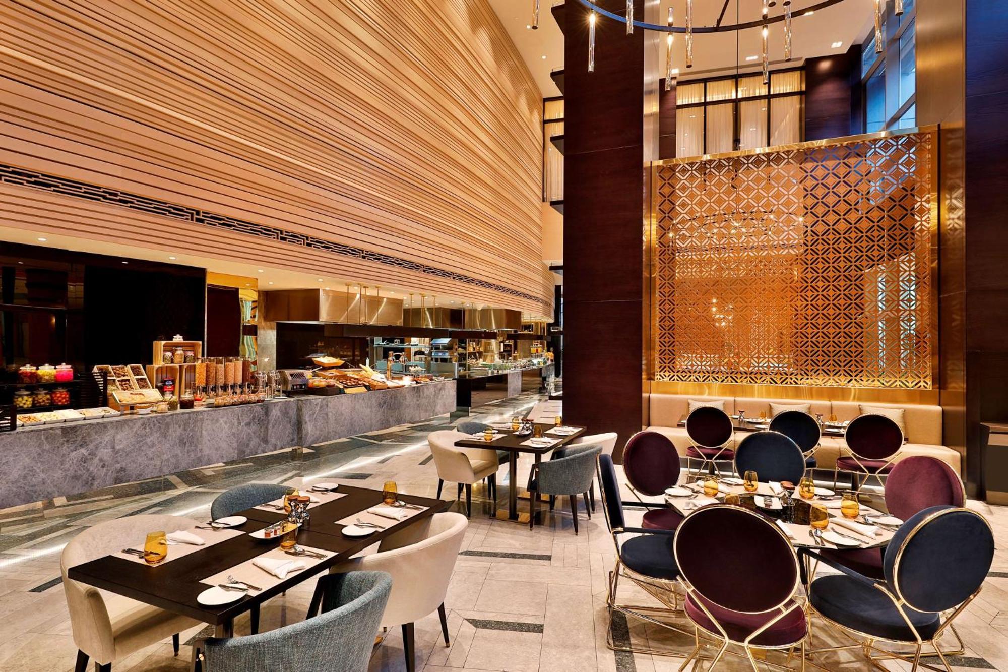 Alrayyan Hotel Doha, Curio Collection By Hilton Exterior photo The restaurant